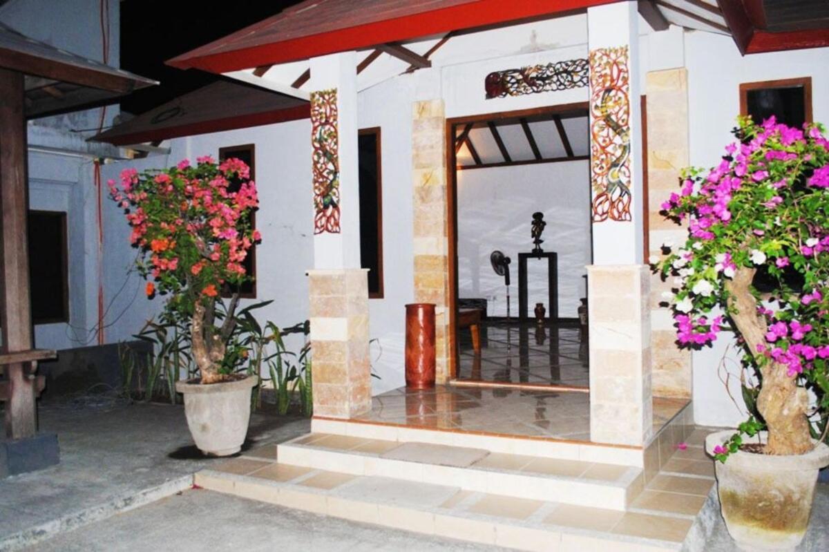 Lombok Beach Hotel Montongbuwoh Extérieur photo
