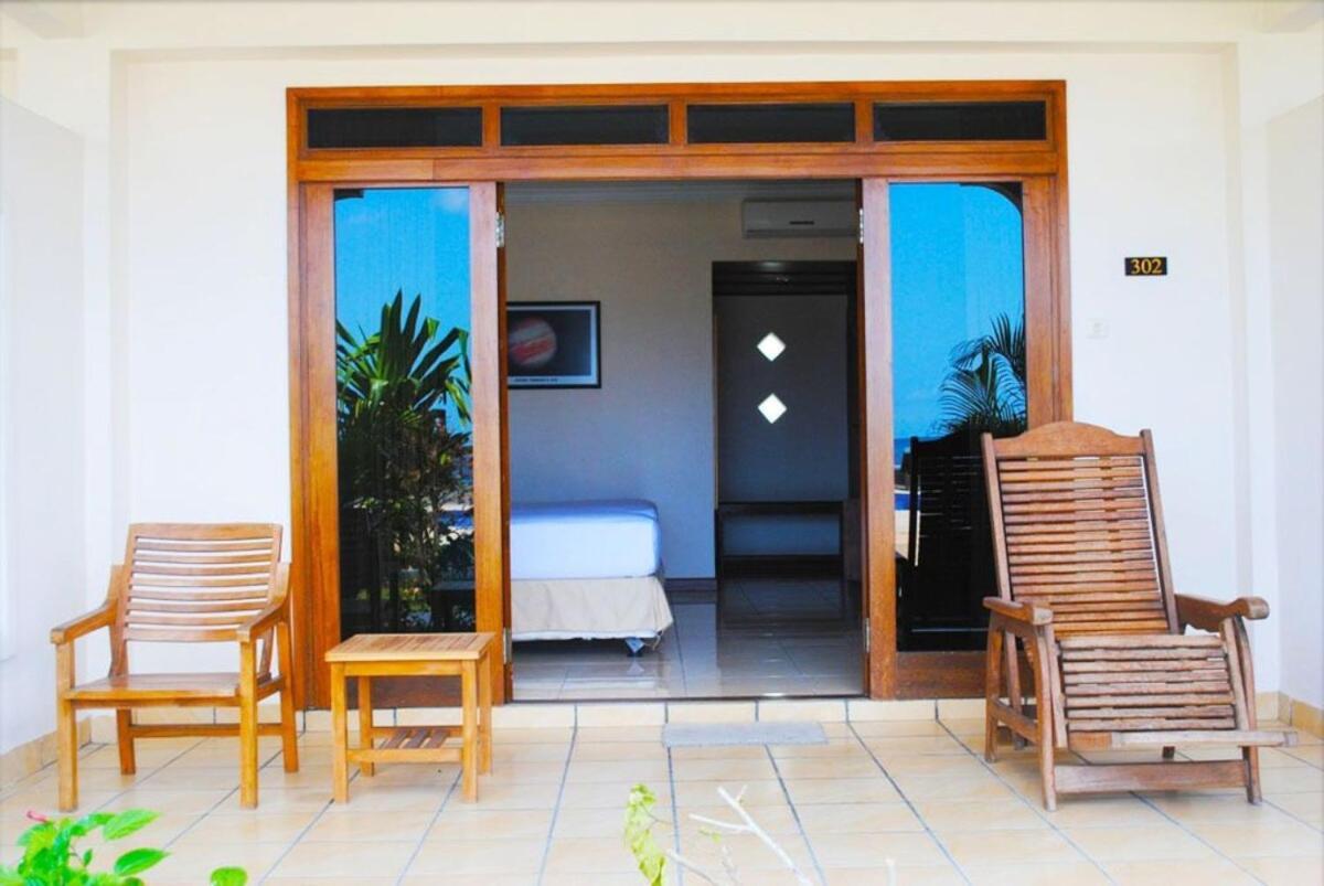 Lombok Beach Hotel Montongbuwoh Extérieur photo