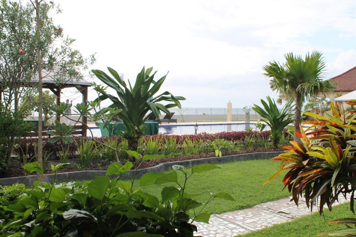 Lombok Beach Hotel Montongbuwoh Extérieur photo