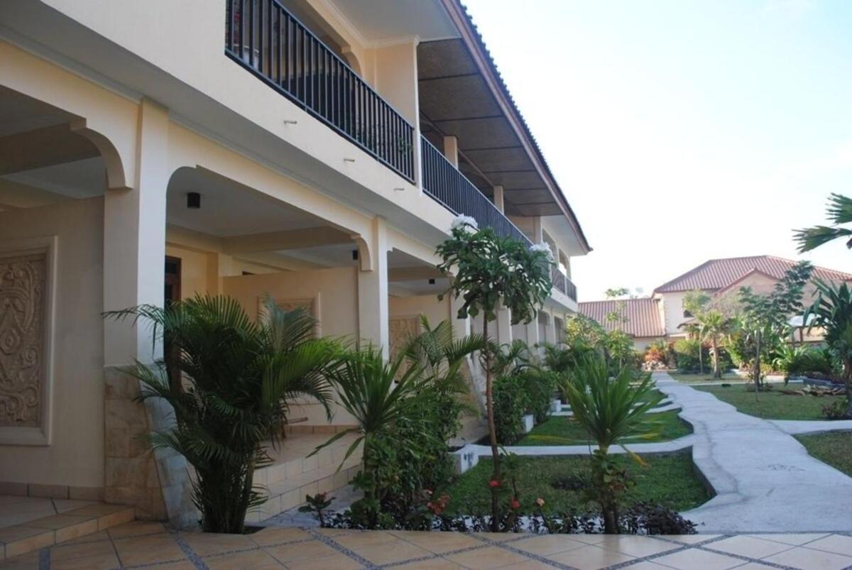 Lombok Beach Hotel Montongbuwoh Extérieur photo