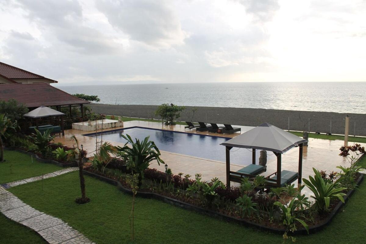 Lombok Beach Hotel Montongbuwoh Extérieur photo