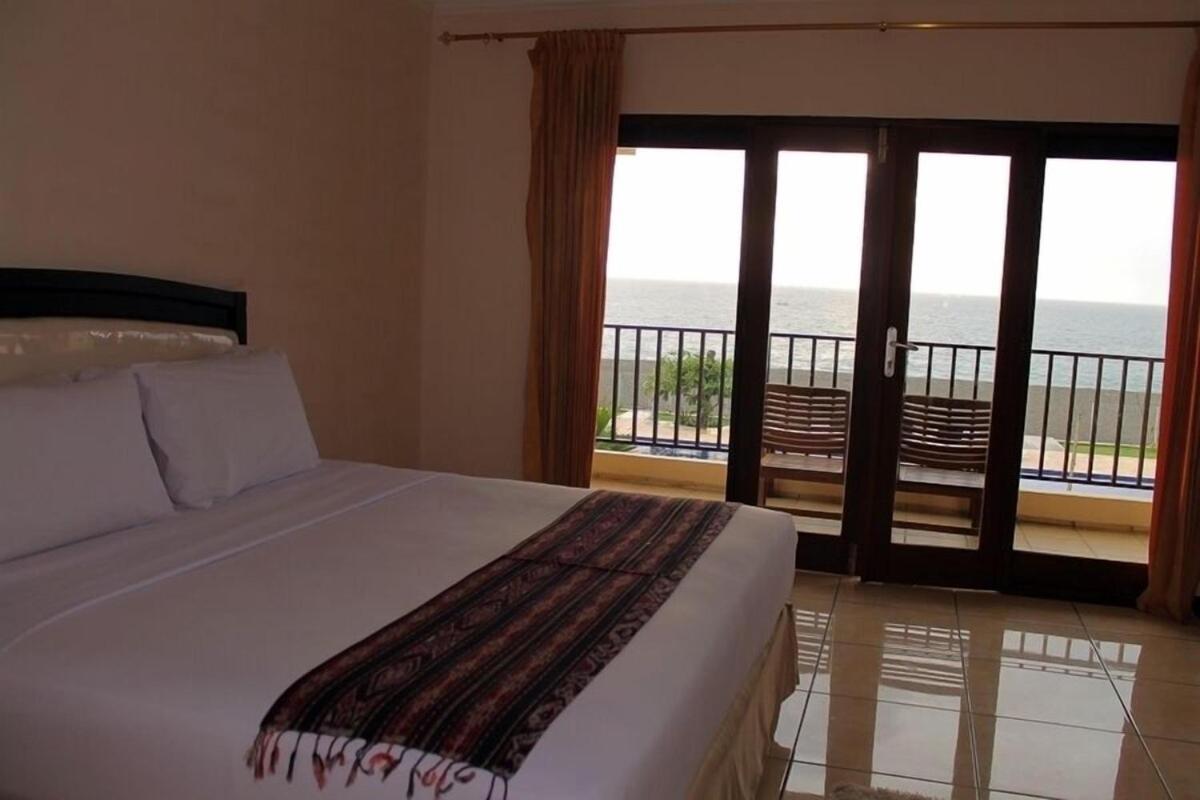 Lombok Beach Hotel Montongbuwoh Extérieur photo