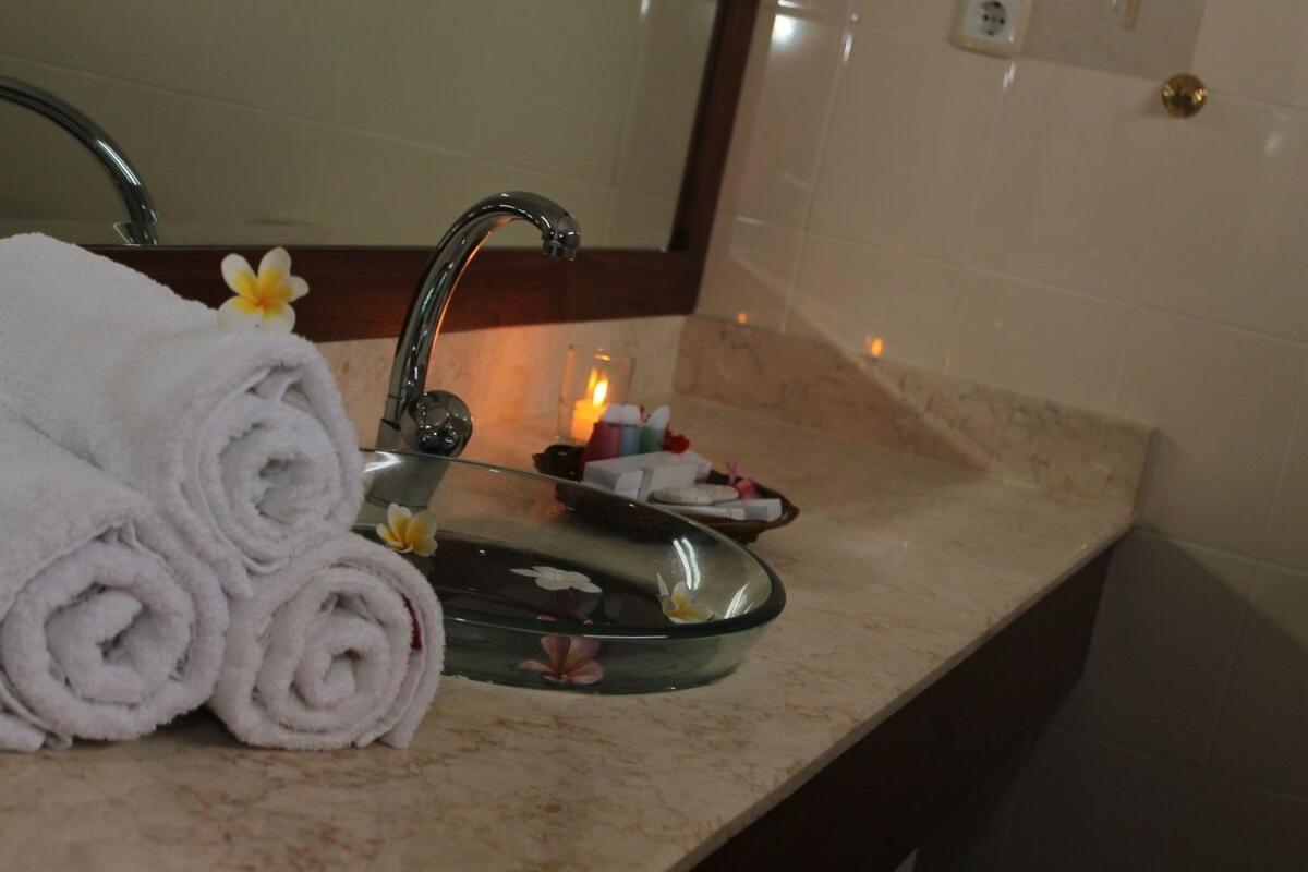 Lombok Beach Hotel Montongbuwoh Extérieur photo